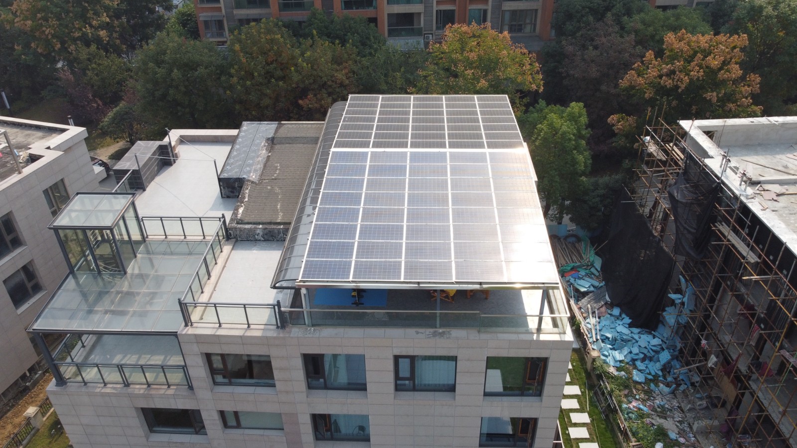 别墅屋顶为什么特殊适合装置光伏发电系统？？？